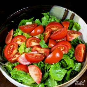 Зеленый салат с помидорами и авокадо - фото шаг 8