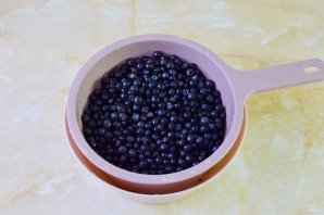 Компот из черники на зиму - фото шаг 2