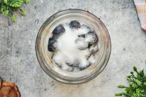 Наливки из ягод - фото шаг 5