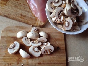 Курица в сливочном соусе с грибами - фото шаг 2