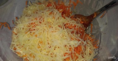 Салат морковный с сыром - фото шаг 4