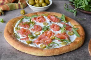 Белая пицца с лососем - фото шаг 12