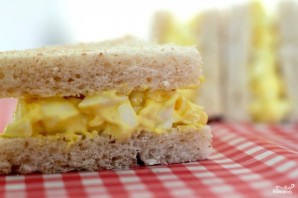 Бутерброды с яйцом - фото шаг 5