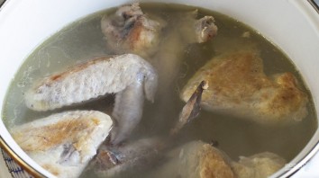 Суп с куриными крылышками - фото шаг 2