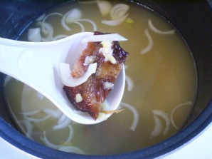 Гороховый суп с копченостями в мультиварке - фото шаг 6