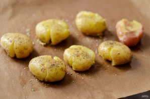 Мятый картофель в духовке - фото шаг 6