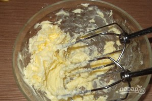 Крем для бисквита из сгущенки и масла - фото шаг 2