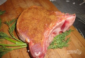 Бифштекс из свинины в духовке - фото шаг 1