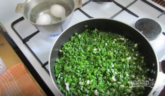 Пирог с яйцом и зеленым луком - фото шаг 1