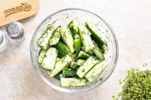 Огурцы с чесноком и укропом - фото шаг 10