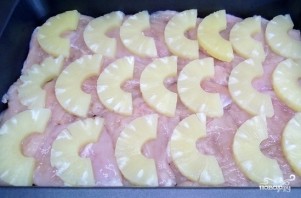 Куриная грудка с ананасами в духовке - фото шаг 3