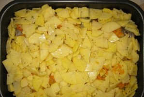 Щука в духовке с картошкой - фото шаг 4