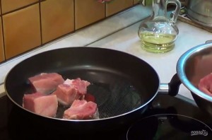 Мясо, тушенное с черносливом в кисло-сладком соусе - фото шаг 1