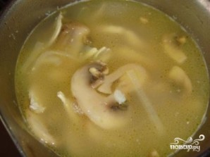 Куриный суп с грибами и луком пореем - фото шаг 3