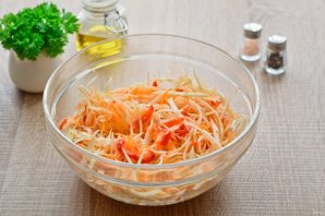 Салат "Витаминка" из капусты, моркови и перца - фото шаг 5