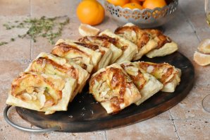 Слойки с камамбером и грушей - фото шаг 7