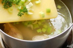 Куриный суп с лапшой роллтон - фото шаг 3