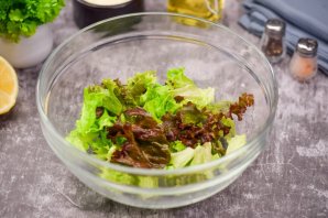 Салат с жареной куриной грудкой и овощами - фото шаг 3