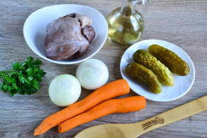 Салат из сердца с морковью и луком - фото шаг 1
