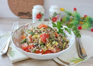 Салат с гречкой и овощами - фото шаг 9
