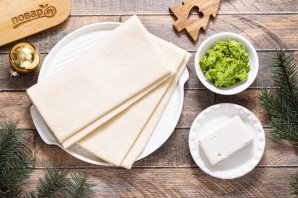 Праздничные елочки из теста - фото шаг 1