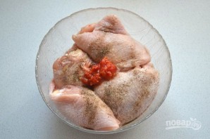 Куриные бедрышки в томатном соусе - фото шаг 3