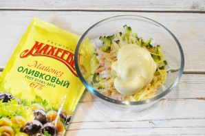 Креветочный салат с оливковым майонезом - фото шаг 5