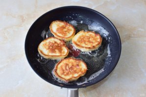 Оладьи с сыром и колбасой - фото шаг 9