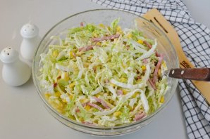 Салат с сухариками и капустой - фото шаг 4