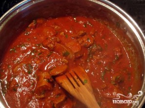 Тортеллини с колбасой и томатным соусом - фото шаг 4