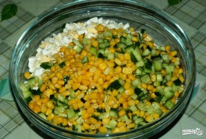 Салат с кукурузой и огурцом - фото шаг 5