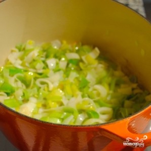 Суп из тыквы с картофелем и луком-пореем - фото шаг 3
