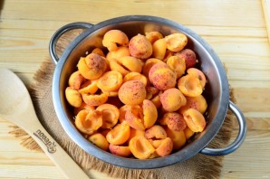 Варенье из абрикосов без косточек - фото шаг 2
