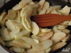 Слоеный пирог с яблоками из готового теста - фото шаг 3