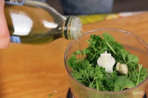 Легкий салат с кешью и чудо-соусом - фото шаг 2
