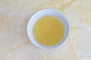 Заливное из курицы с желатином - фото шаг 2