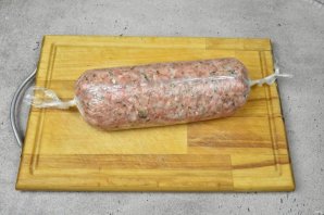 Мясной рулет с яйцом - фото шаг 7