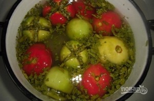 Малосольные помидоры по-армянски с чесноком - фото шаг 6