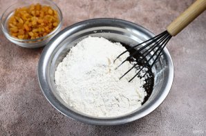 Пирог постный с изюмом - фото шаг 8