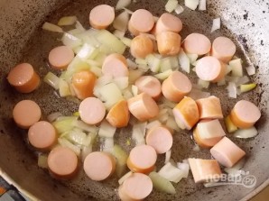 Картошка с сосисками в горшочках - фото шаг 4
