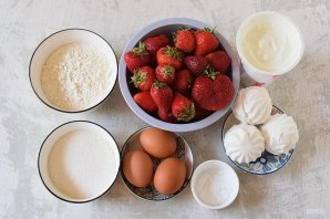 Сметанный торт с клубникой - фото шаг 1
