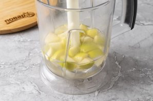 Яблочный лимонад с сиропом бузины и базиликом - фото шаг 6