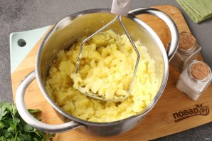 Картофельные лепёшки с сыром на сковороде - фото шаг 3