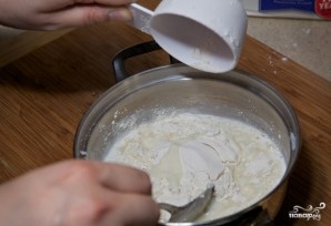 Тесто на пельмени на молоке - фото шаг 3