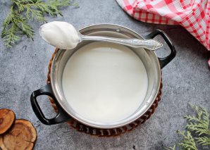 Вкусный домашний творог из молока и сметаны - фото шаг 2