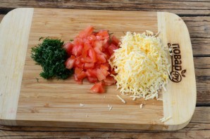 Конвертики из лаваша с сыром и помидорами - фото шаг 2