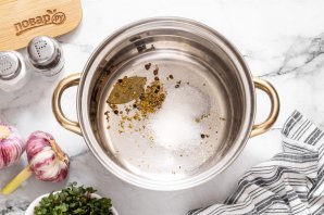 Маринованные зубчики чеснока - фото шаг 7