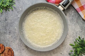 Фрикадельки в молочном соусе