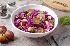 Салат из красной капусты с виноградом - фото шаг 7