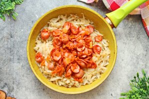 Капустная солянка с сосиской - фото шаг 10